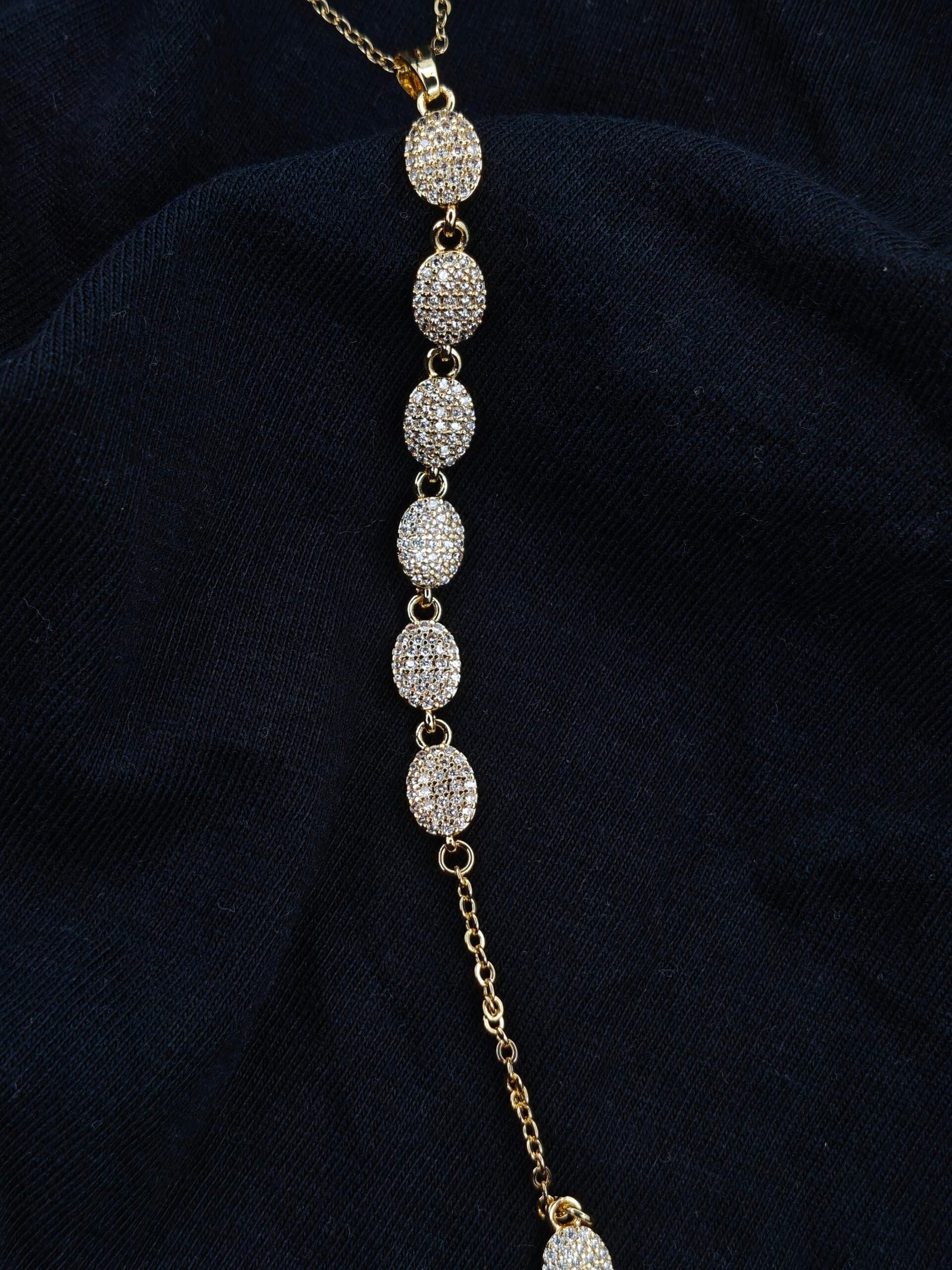 Luxury Gold Pavé Oval Link Necklace - Image 2