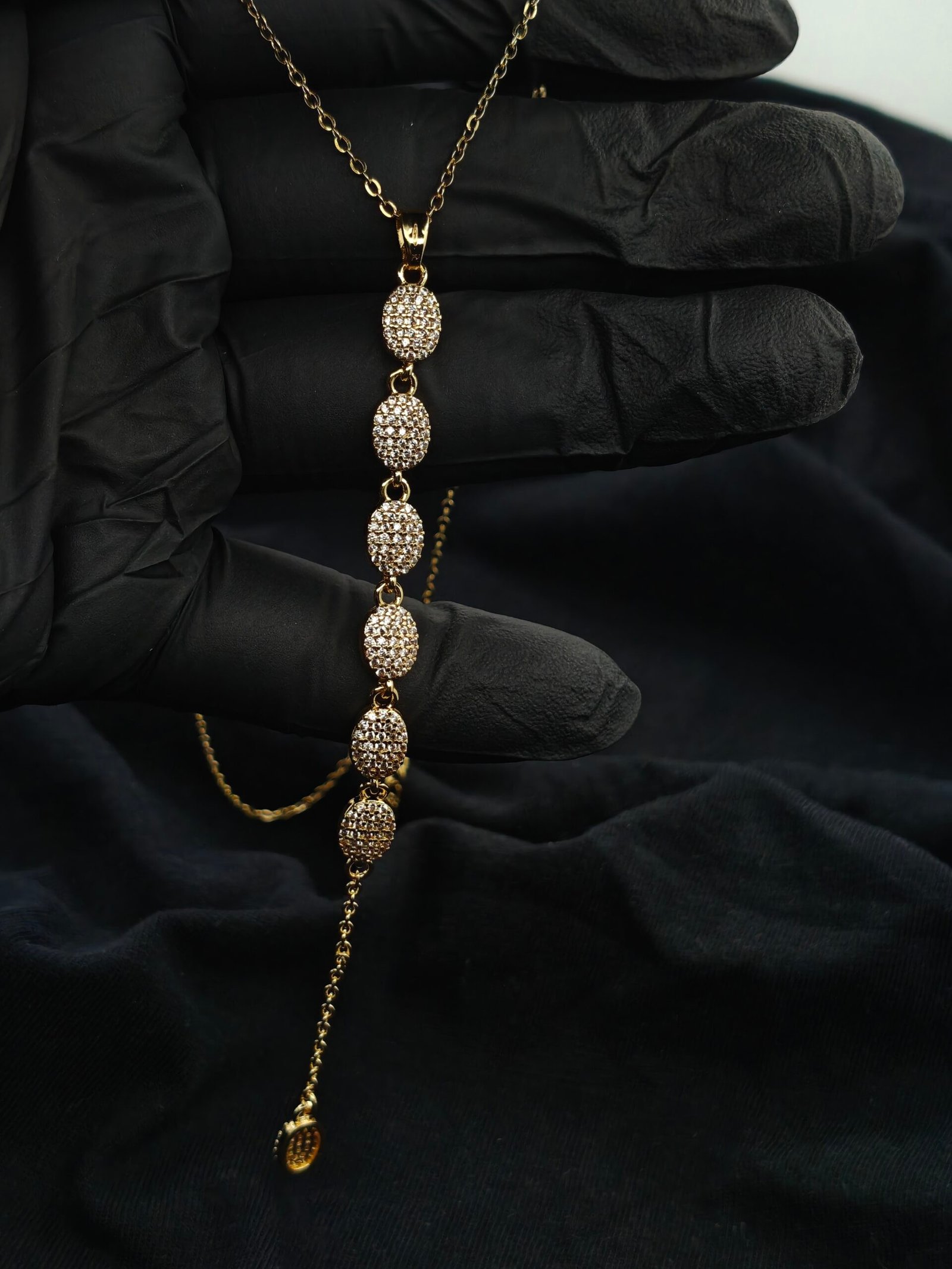 Luxury Gold Pavé Oval Link Necklace - Image 4