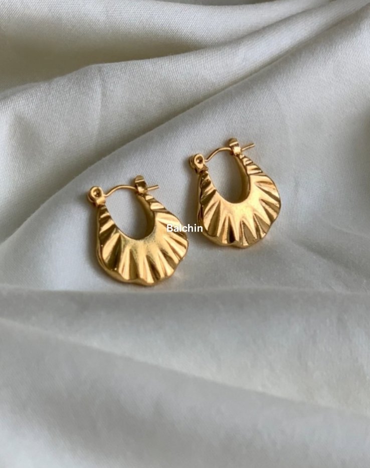 Classic Gold-Plated Textured Hoop Earrings - Image 5
