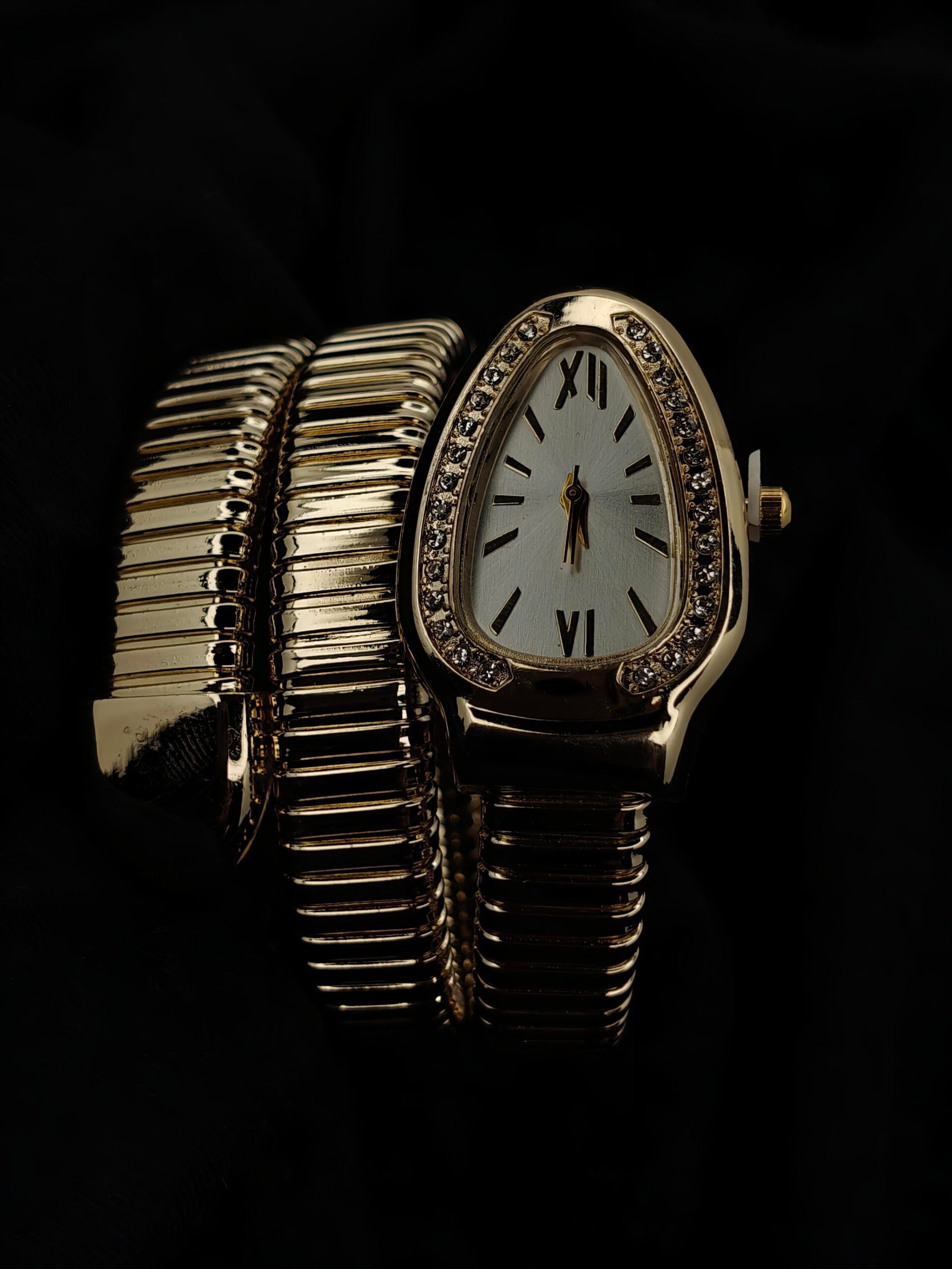 Luxury Gold Stretch Bracelet Watch - Image 4