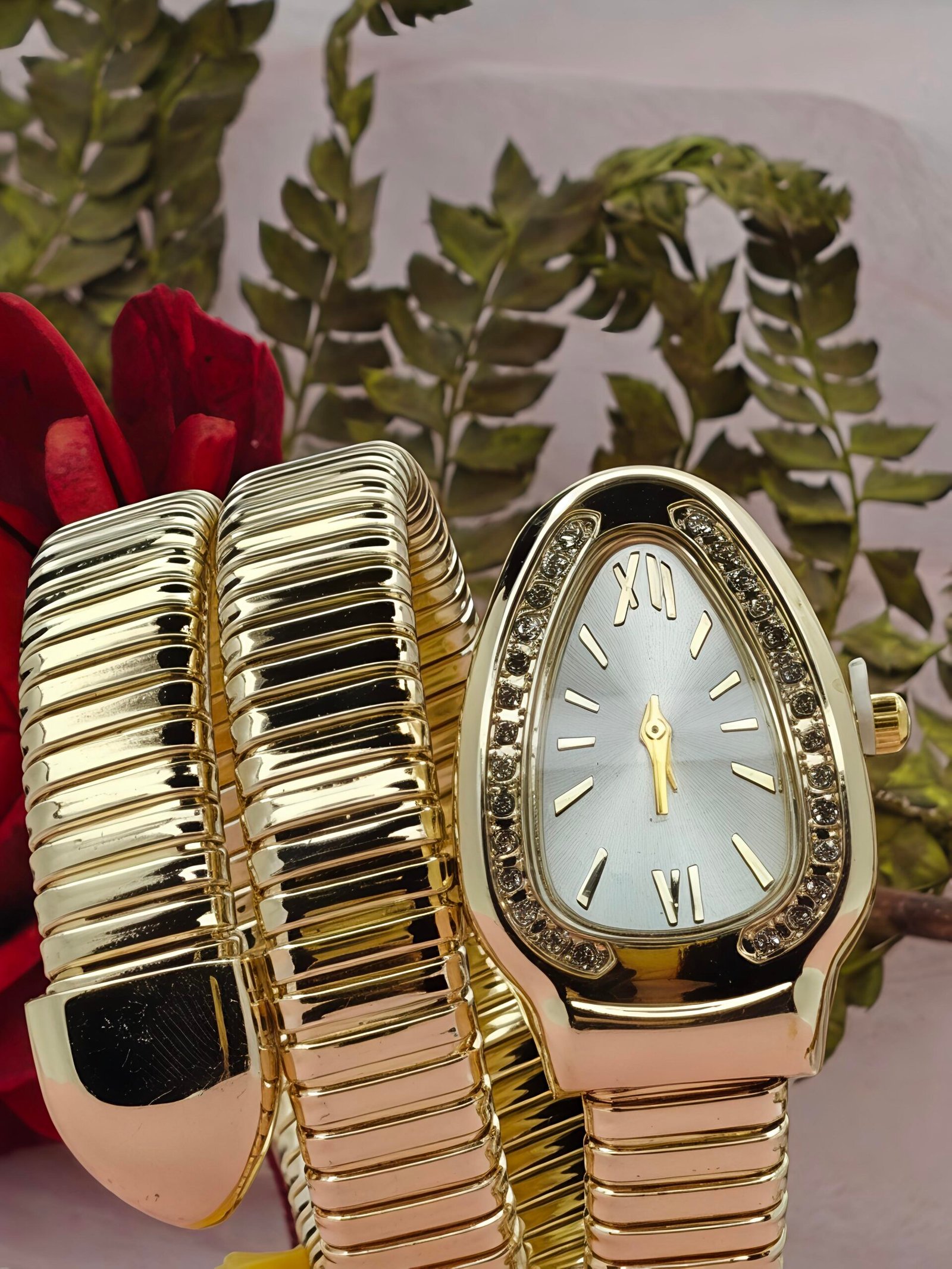 Luxury Gold Stretch Bracelet Watch - Image 3